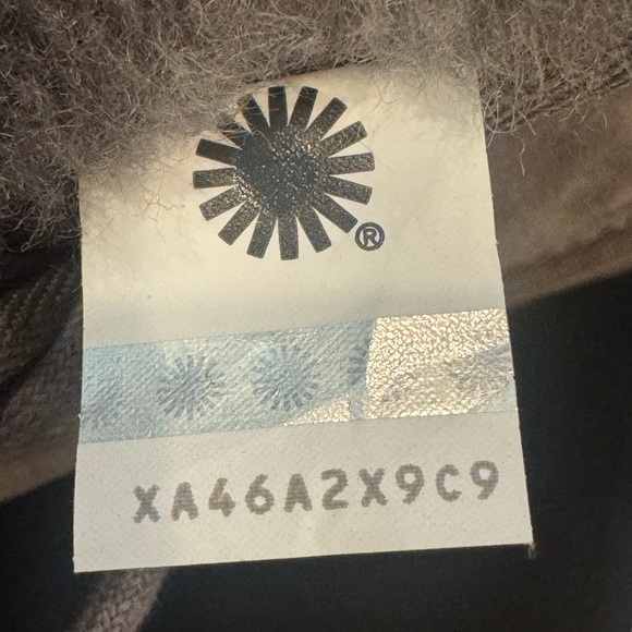 UGG Harkley Boot - Picture 9 of 12